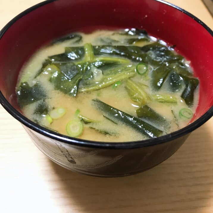 野菜たっぷり★ ほうれん草わかめねぎ味噌汁